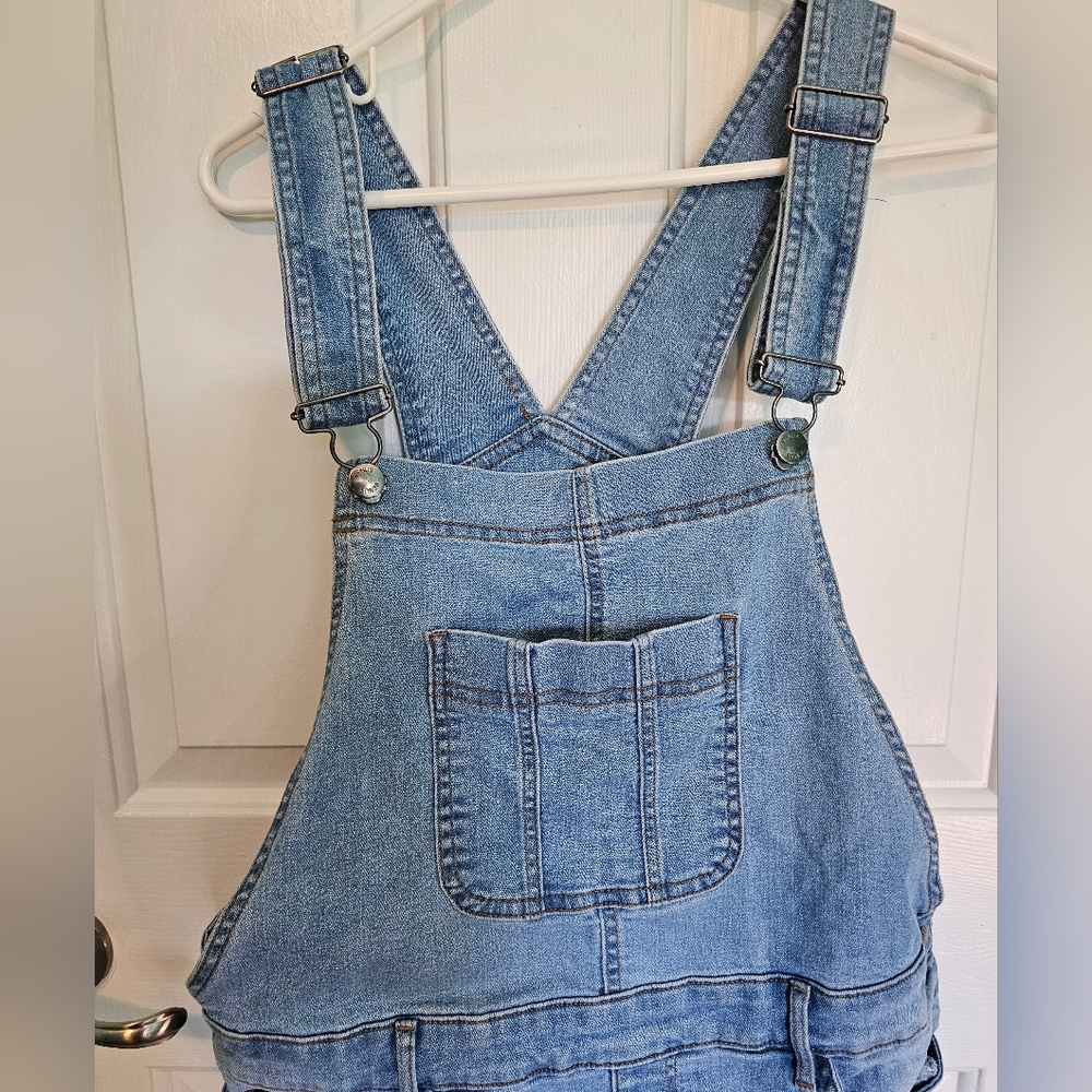 VENUS Light Blue Denim Overall Shorts Distressed Design Women's Sz 12 - Picture 3 of 10